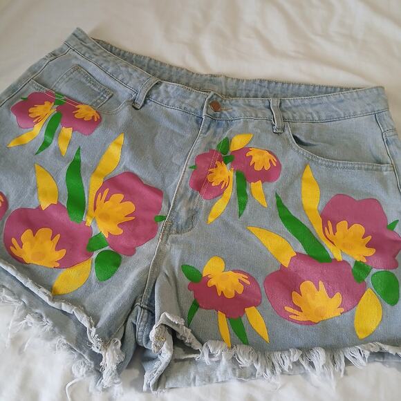 Shein  3 XL floral painted denim cutoff jean shorts plus - Picture 1 of 13